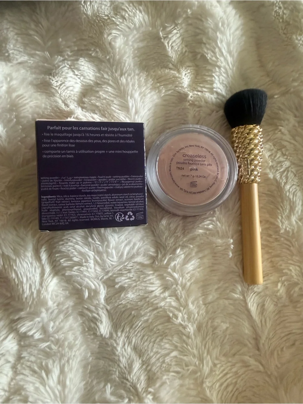 tarte Creaseless Setting Powder - Pink with Tarte blending brush